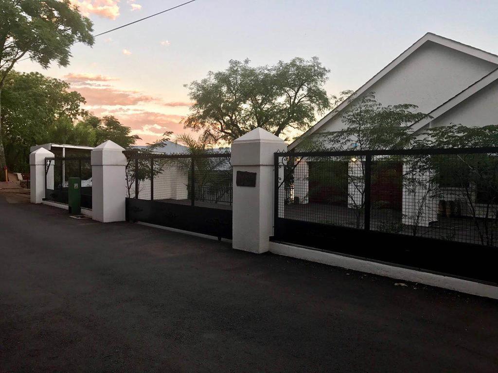 Kosmos Lodge Hartbeespoort Eksteriør billede